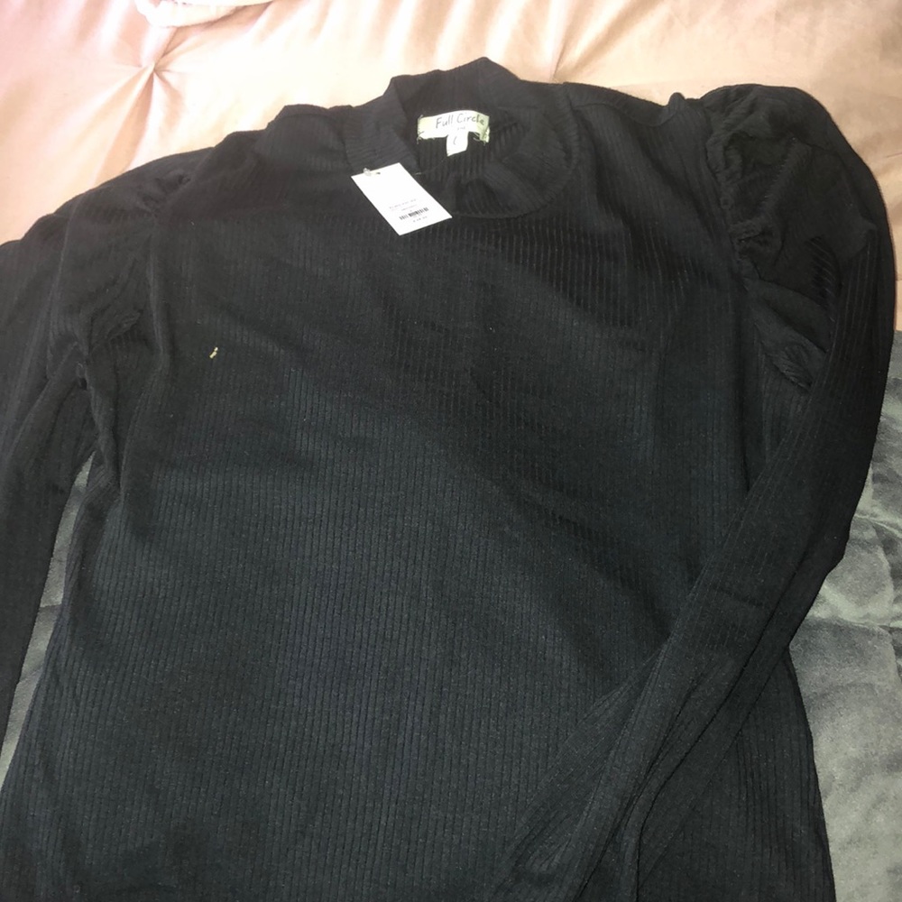 Black ribbed puff sleeve top
